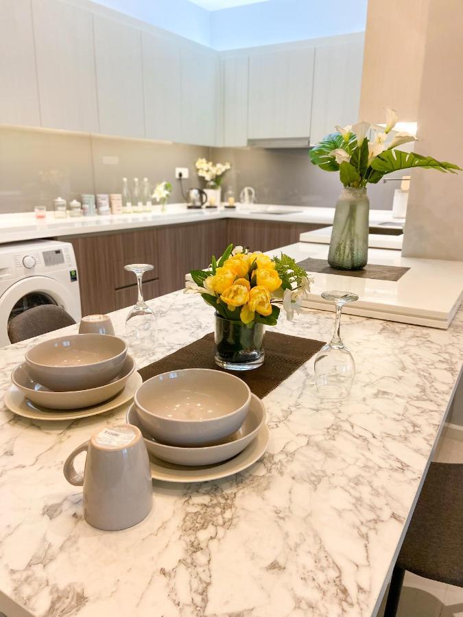 Suasana Residence By Nest Home Джохор Бахру Екстериор снимка